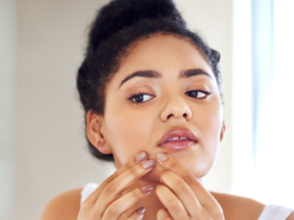 What Is Maskne? How to Fight Breakouts Caused By Wearing a Mask