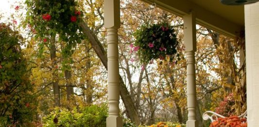 20 Creative Porch Decor Ideas to Celebrate the Fall Season