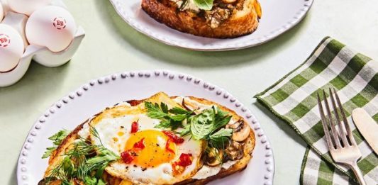 Mushroom, Ricotta and Fried Egg Tartine