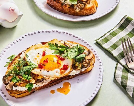Mushroom, Ricotta and Fried Egg Tartine