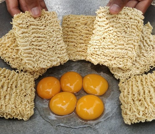 Tasty Yellow Noodle Fried Eggs Recipe / Kdeb Cooking