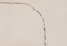 Step-by-Step Guide to Repairing Cracked Drywall in Your Living Room