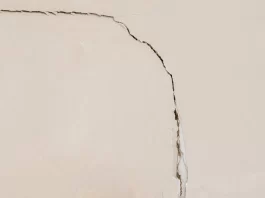 Step-by-Step Guide to Repairing Cracked Drywall in Your Living Room