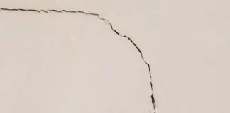 Step-by-Step Guide to Repairing Cracked Drywall in Your Living Room