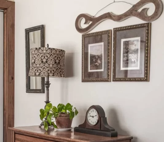 How to Repair and Upcycle Old Picture Frames into Stylish Home Decor Pieces