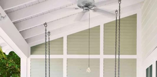 Small Space Summer Porch Decorating Ideas to Maximize Color and Comfort