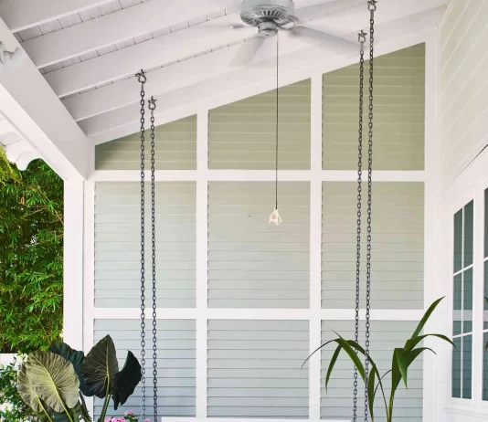 Small Space Summer Porch Decorating Ideas to Maximize Color and Comfort
