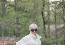 How to Layer Lightweight Fabrics for Comfortable Spring-to-Summer Outfits