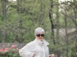 How to Layer Lightweight Fabrics for Comfortable Spring-to-Summer Outfits