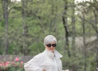 How to Layer Lightweight Fabrics for Comfortable Spring-to-Summer Outfits