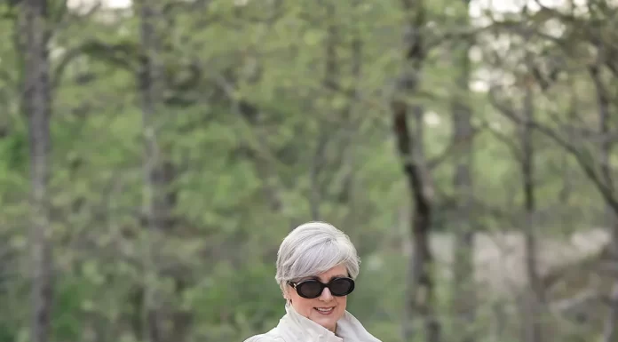 How to Layer Lightweight Fabrics for Comfortable Spring-to-Summer Outfits