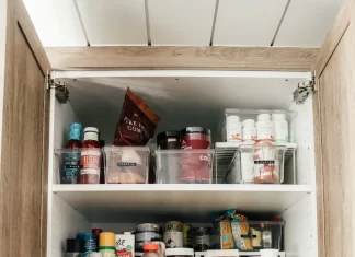 Step-by-Step Guide to Organizing Kitchen Cabinets with Clear Containers
