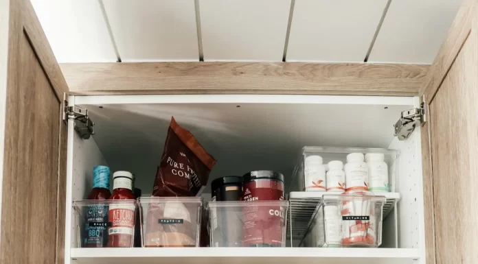 Step-by-Step Guide to Organizing Kitchen Cabinets with Clear Containers