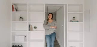 Step-by-Step Guide to Making Custom Shelves for Small Apartment Spaces