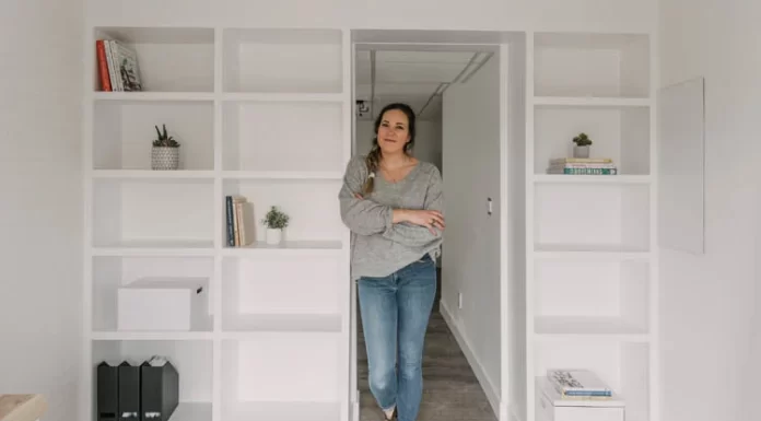 Step-by-Step Guide to Making Custom Shelves for Small Apartment Spaces