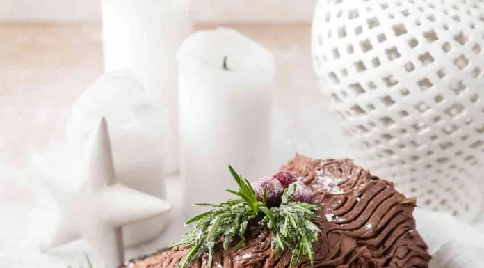 Step-by-Step Guide to Baking Moist Christmas Yule Log Cake at Home