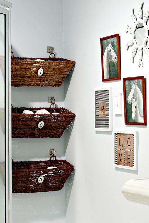 Small Bathroom Storage Ideas - baskets 